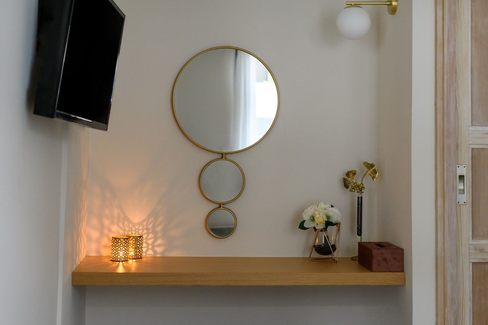 Acropolis Exclusive Studio