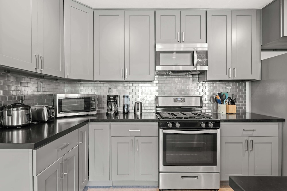 Spacious Family Friendly House in Central Location