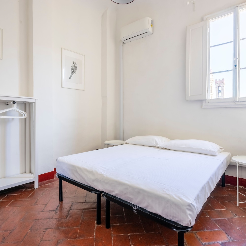 Cerchi 3 in Firenze With 2 Bedrooms and 1 Bathrooms