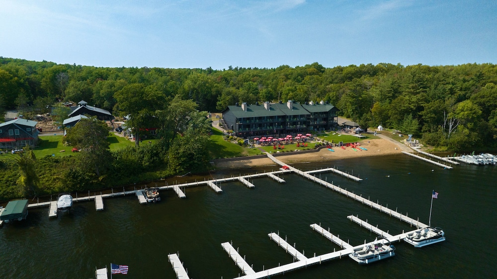 Quarterdeck Resort & Restaurant