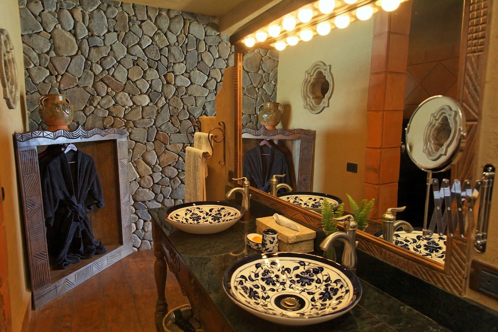 Laguna Lodge Eco-Resort & Nature Reserve