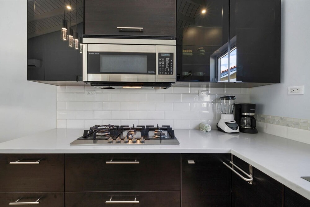 Great Cozy Comfortable Central 2BR 2BA w Pool