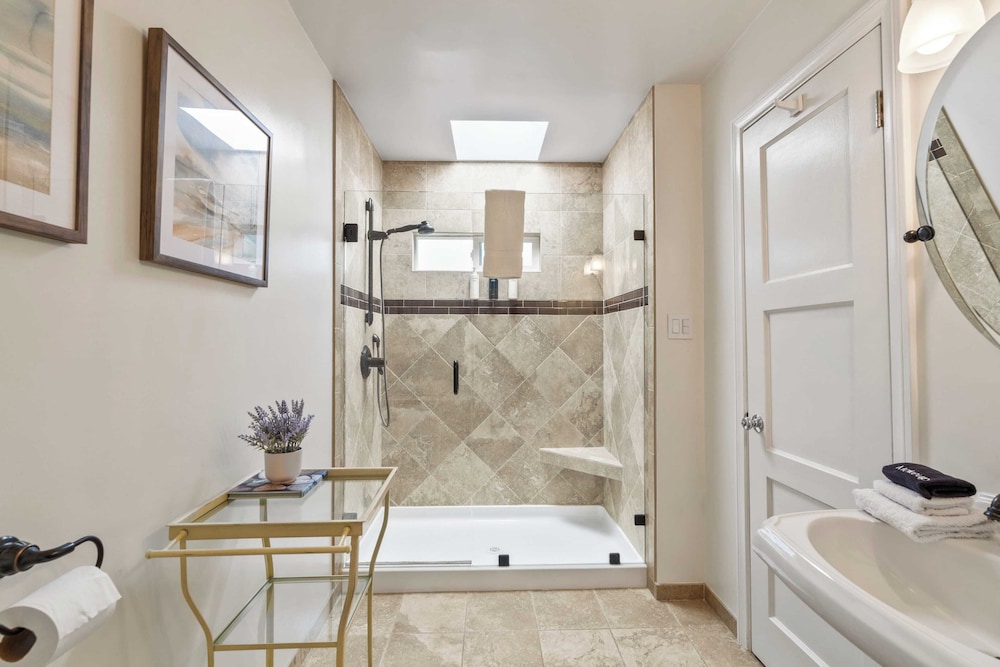 Point Loma Home w/ Putting Green, Firepit + Game Room & Beach Access Zola Street by Avantstay