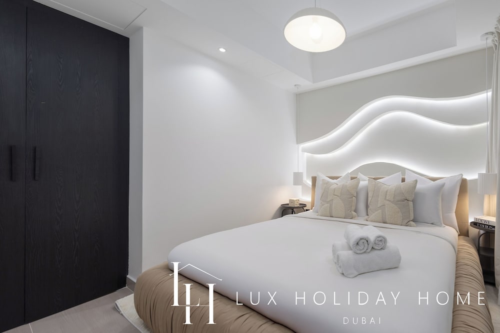LUX The Sky Dubai Eye View Suite