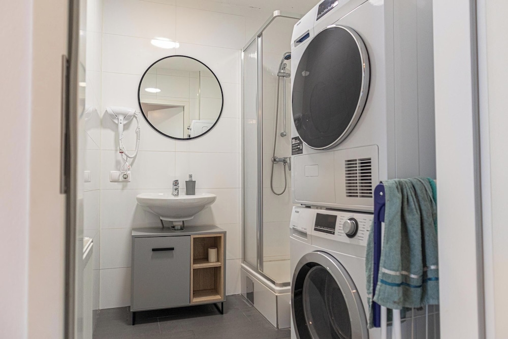Stylish Modern 1BR 1LR Apartment Vienna