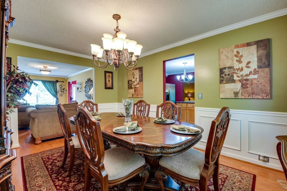 Spacious Fairburn Home: 1 Mi to Cedar Grove Lake! view 3
