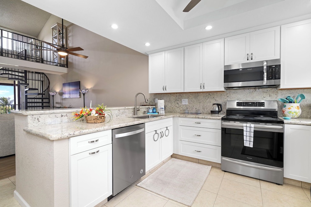Fantastic Ocean & Golf Course Views - Close to Shopping & Beaches - Vrkcv