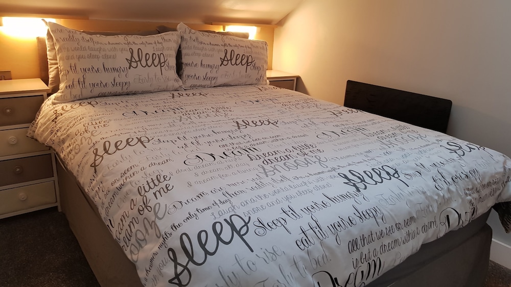 Impeccable 2-bed Apartment in Blackpool view 4