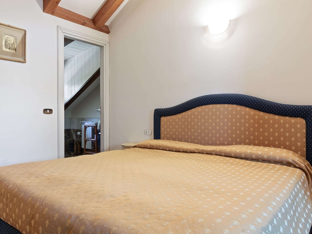 Residence Located on the Shores of Lake Maggiore view 3