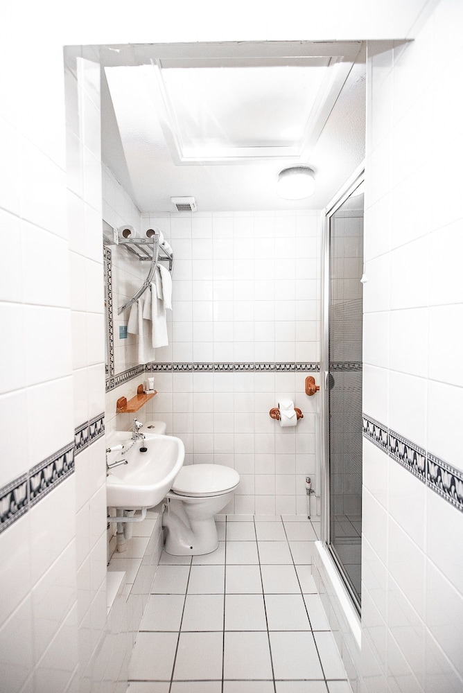 Trivelles Waterhall Country Hotel - Gatwick