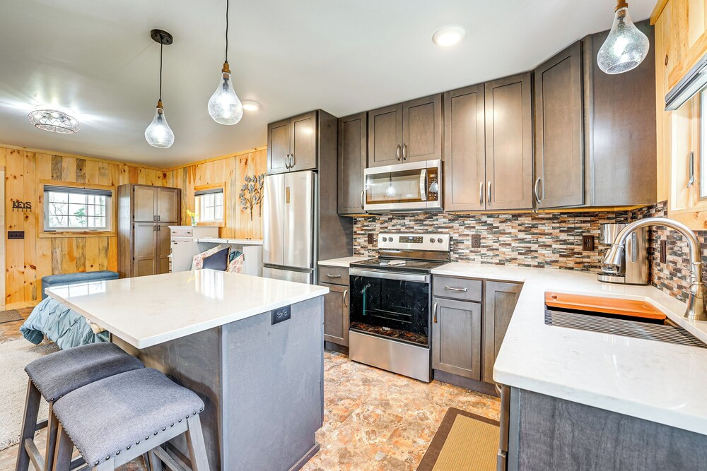 Boat, Fish & Hike: Cozy Getaway in Twin Lake!
