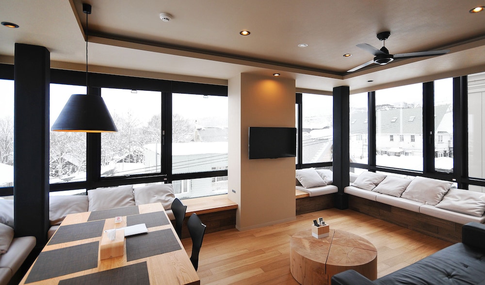 Matthew Suites-4