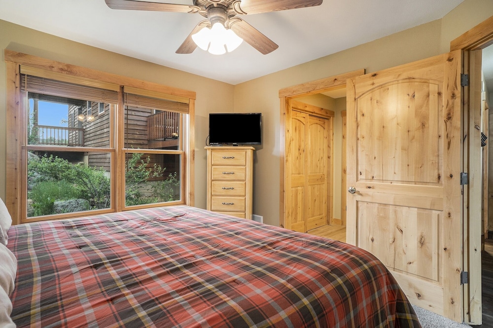 Solitude Eagle 5 - Estes Park 2 Bedroom Condo by RedAwning - Property Image 24