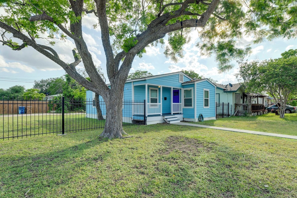 3 Mi to Beach: Family Home in Corpus Christi!
