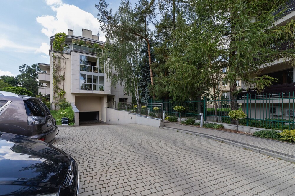 Kraków Błonia Apartment by Renters view 4