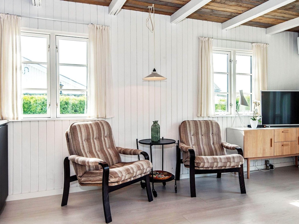 Renovated Waterfront Retreat-by Traum view 5