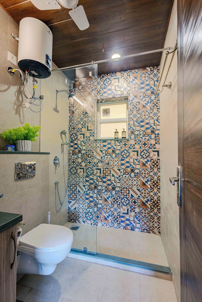 Alaya Stays Veera Marina 1BHK with Pool