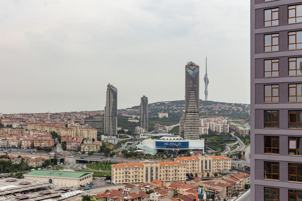 Modern Flat With Fantastic City View in Kadikoy