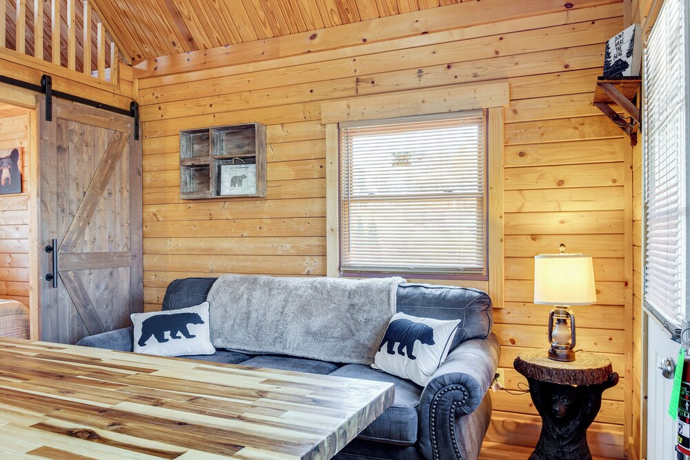 Fire Pit + Pool Access: Cozy Cabin in Sevierville!