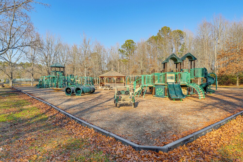 8 Mi to Beach: Ocean Pines Home Near Marina & Golf