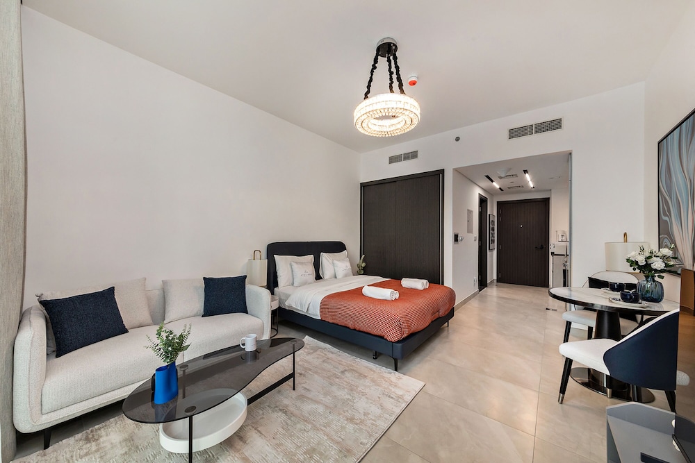 Modern Studio at Paragon