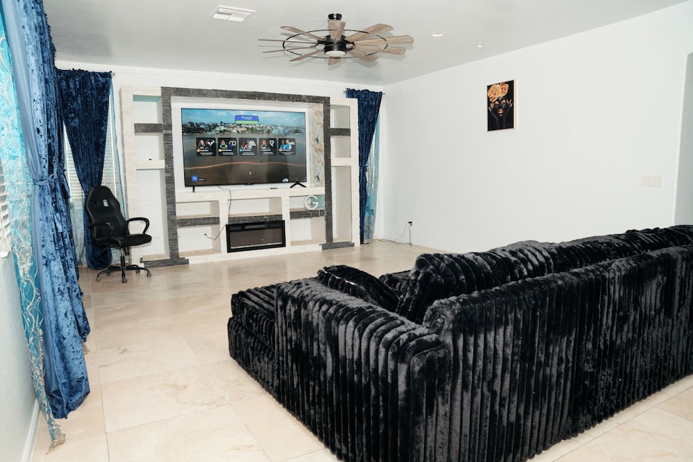 Large Family Home Near Phoenix