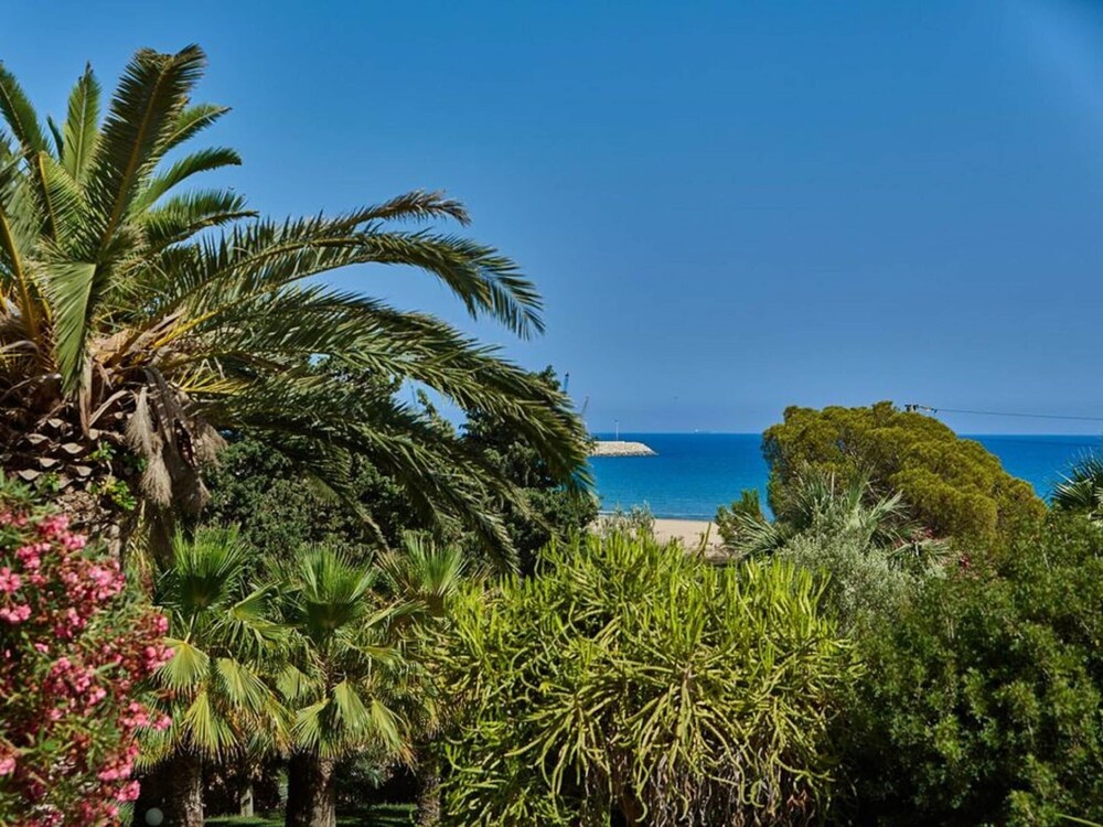 Villa in Pozzallo Near Sandy Beaches view 4