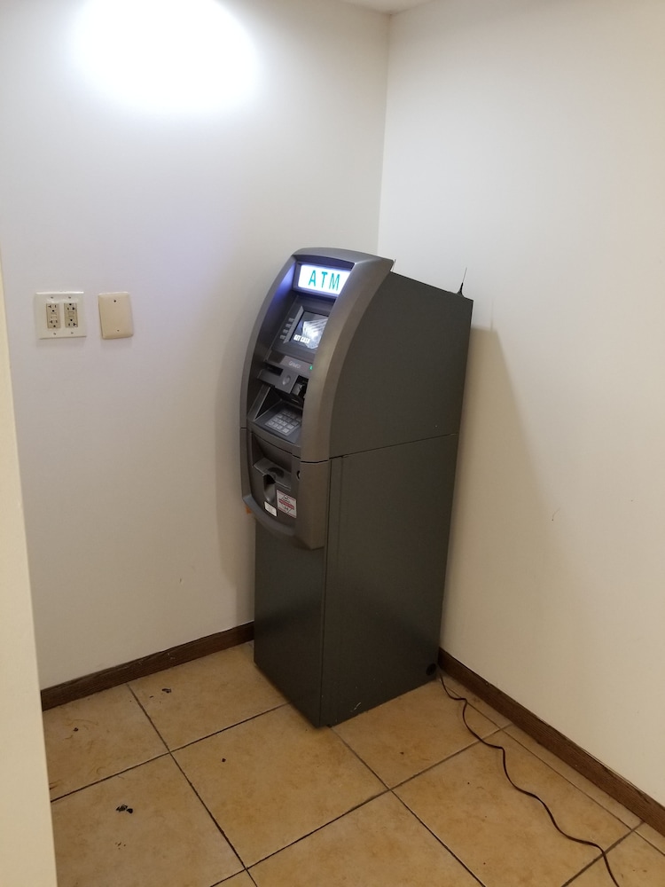 Lansing Vacations - Travelodge by Wyndham Lansing IL - Property Image 11