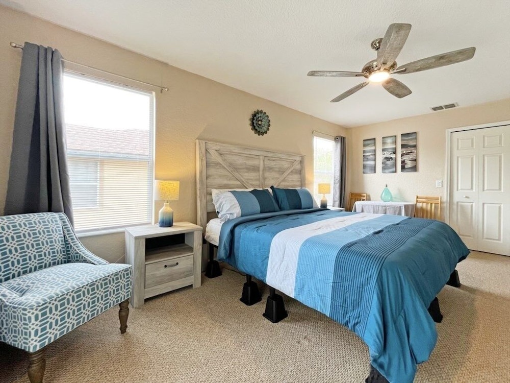Regal Getaway 4 Bedroom Townhouse by RedAwning view 2