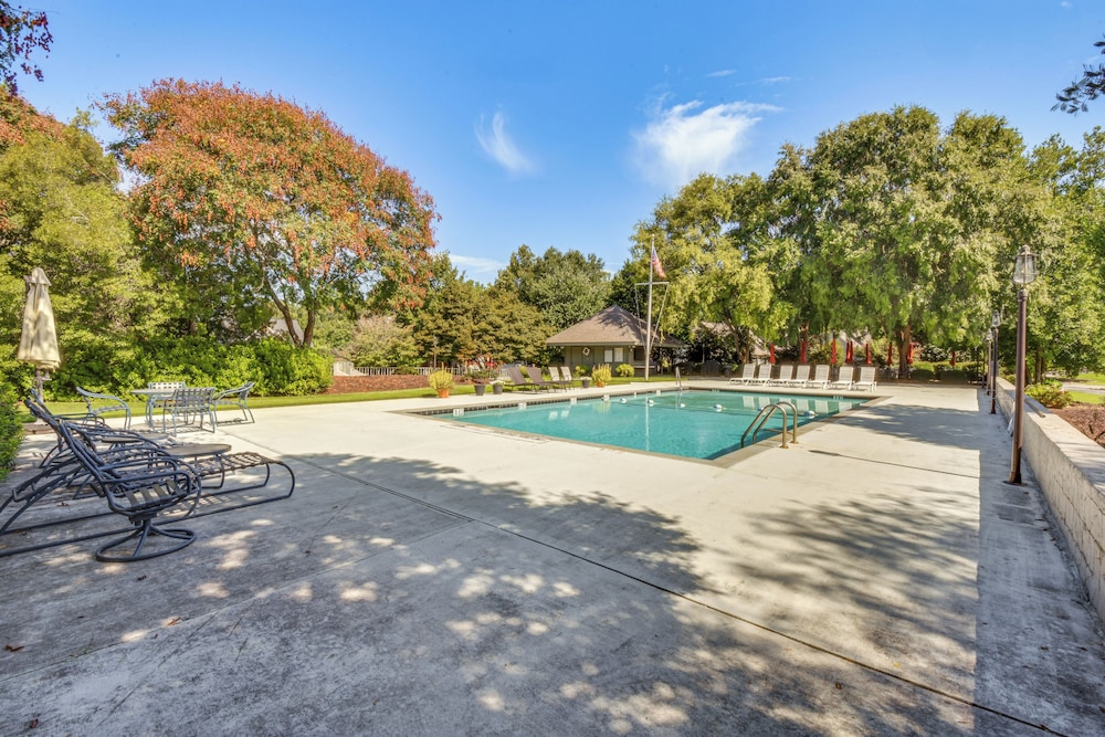 Lakefront Fun Near Clemson! Retreat w/ Pool Access