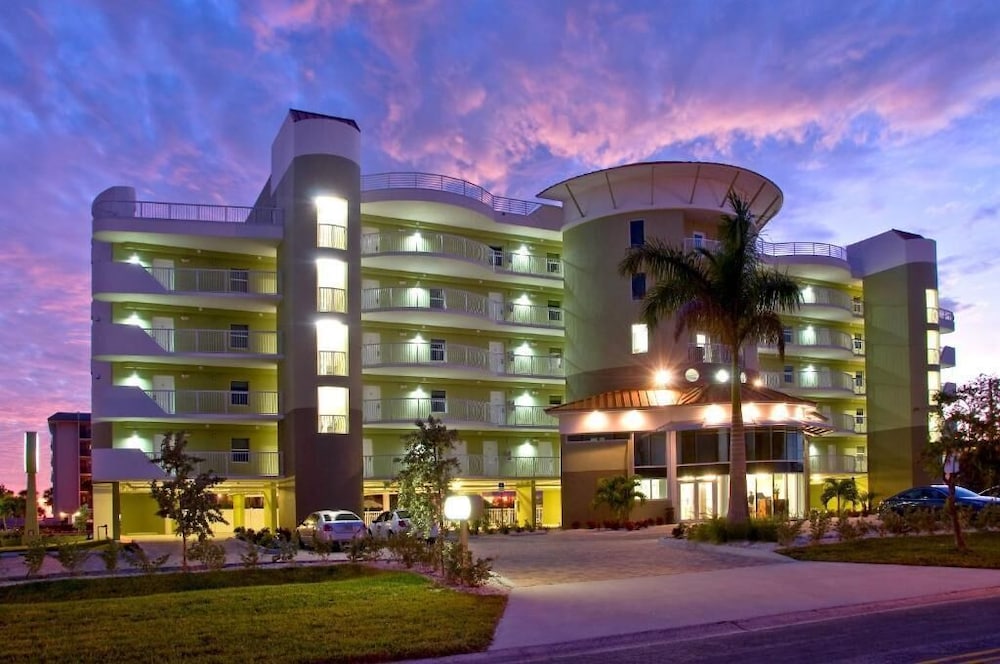 Crystal Palms Beach Resort