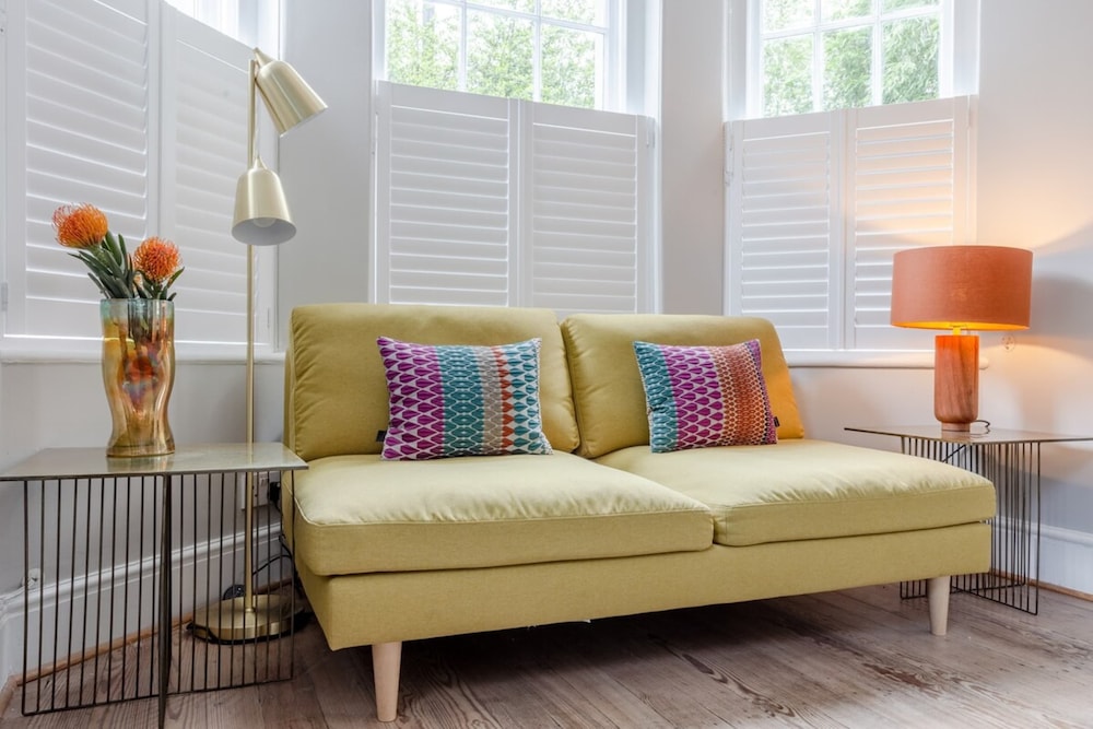 Charmingly Unique and Recently Refurbished Watchman's Lodge in Camden Town