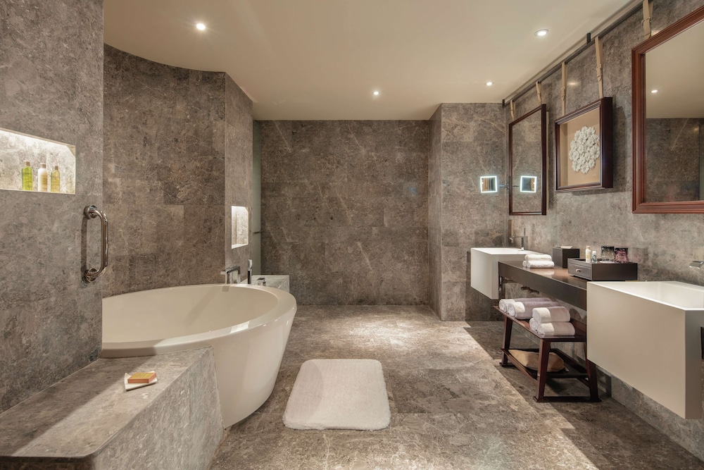 Hilton Dalian Golden Pebble Beach Resort