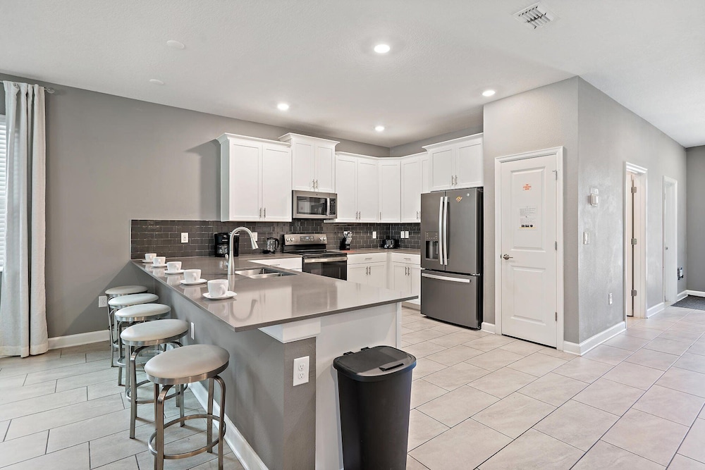 1194 Drop Lane