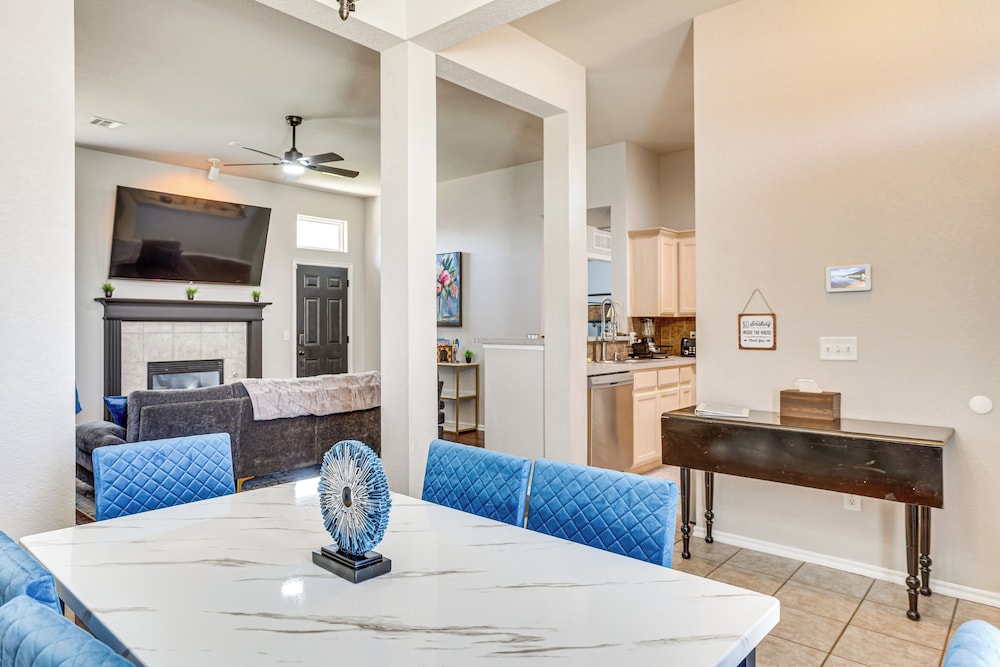 14 Mi to Dtwn Okc: Edmond Gem w/ Fenced Yard!