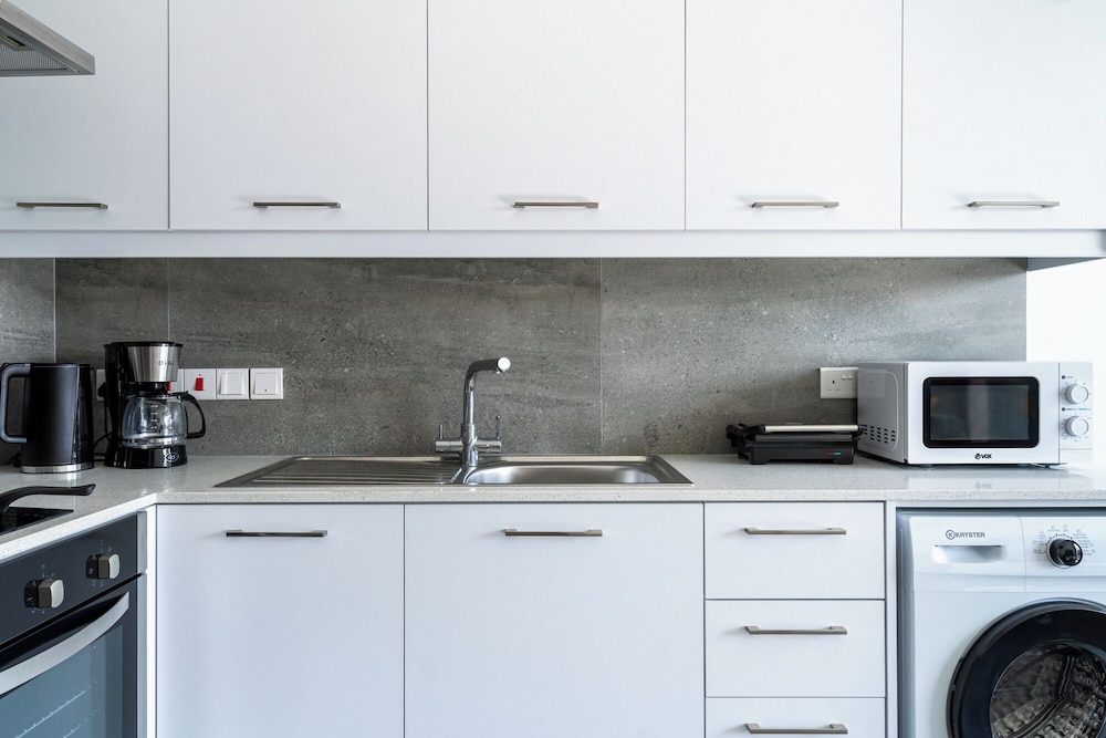 Azoria - Stylish 1-BR Apartment in Kiti