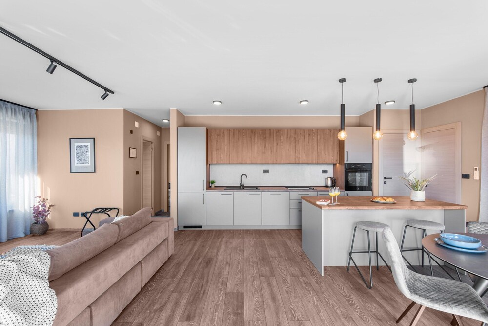 Apartment in Pula With Sea View and Bubble Bath