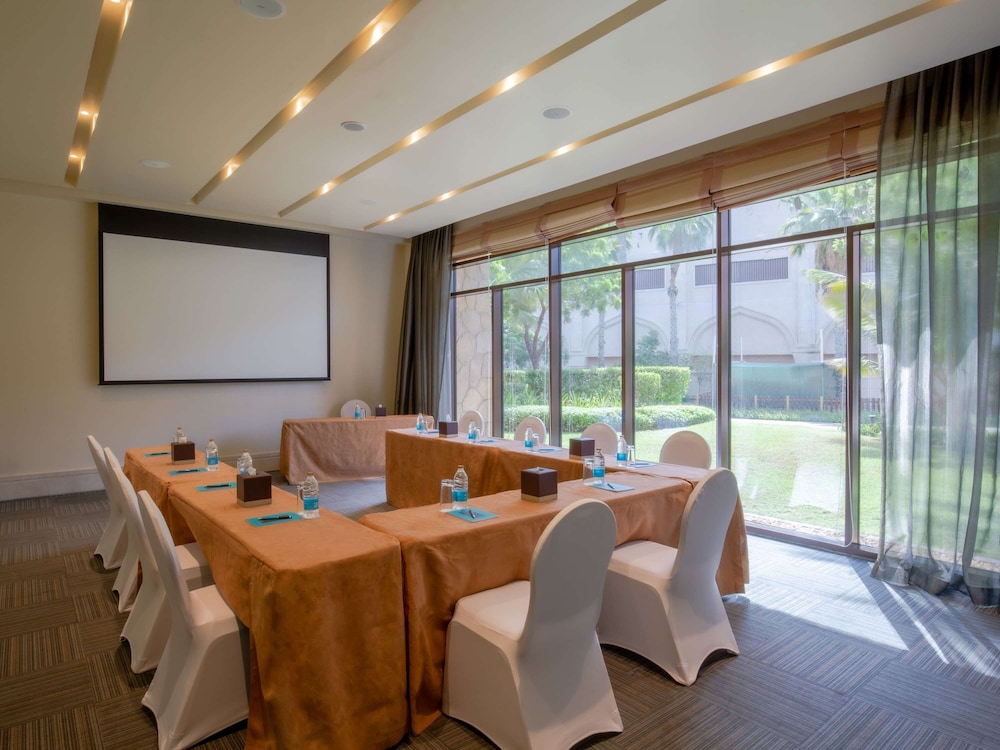 Sofitel Dubai The Palm Resort & Spa