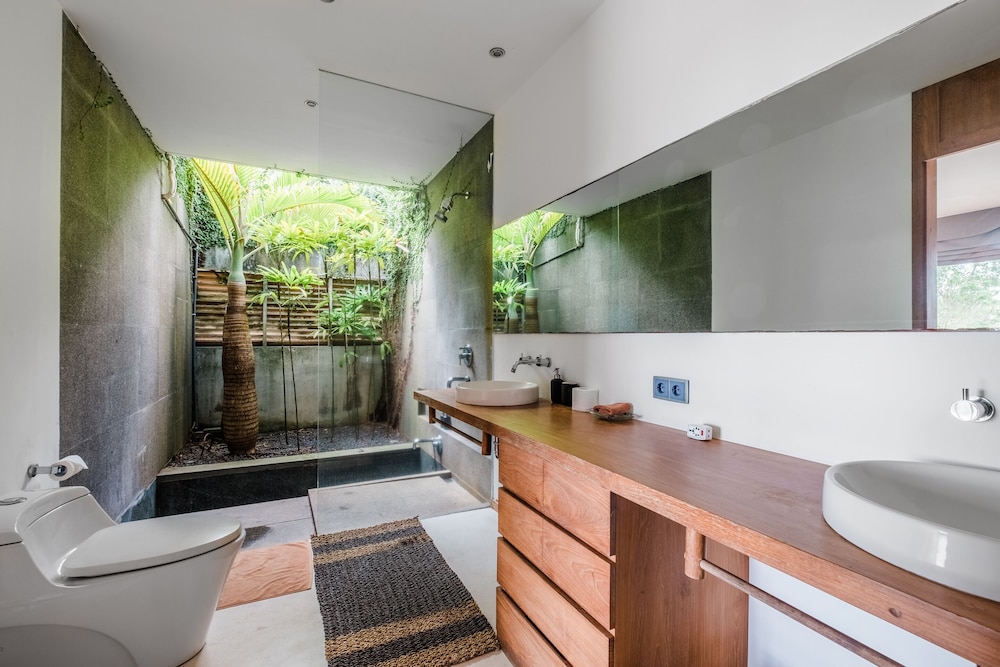 Jimbaran Balangan BeachFront Villa Nakar