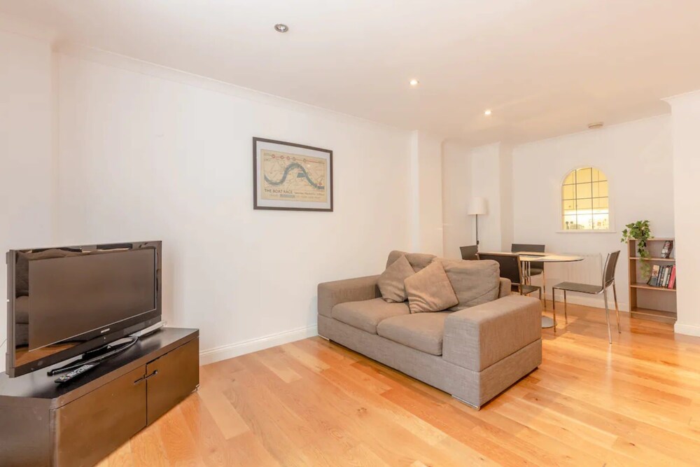 Stunning 2 Bedroom Apartment in the Heart of Westminster