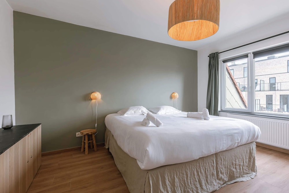 Modern Apartment With Balcony Near City Center