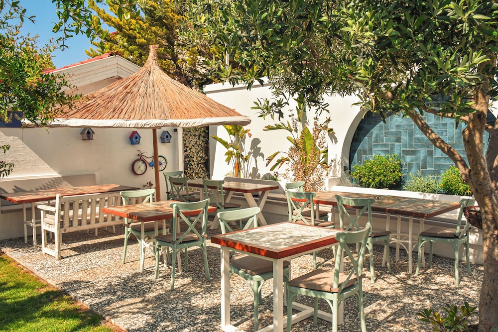 Bay C Otel - Image 18