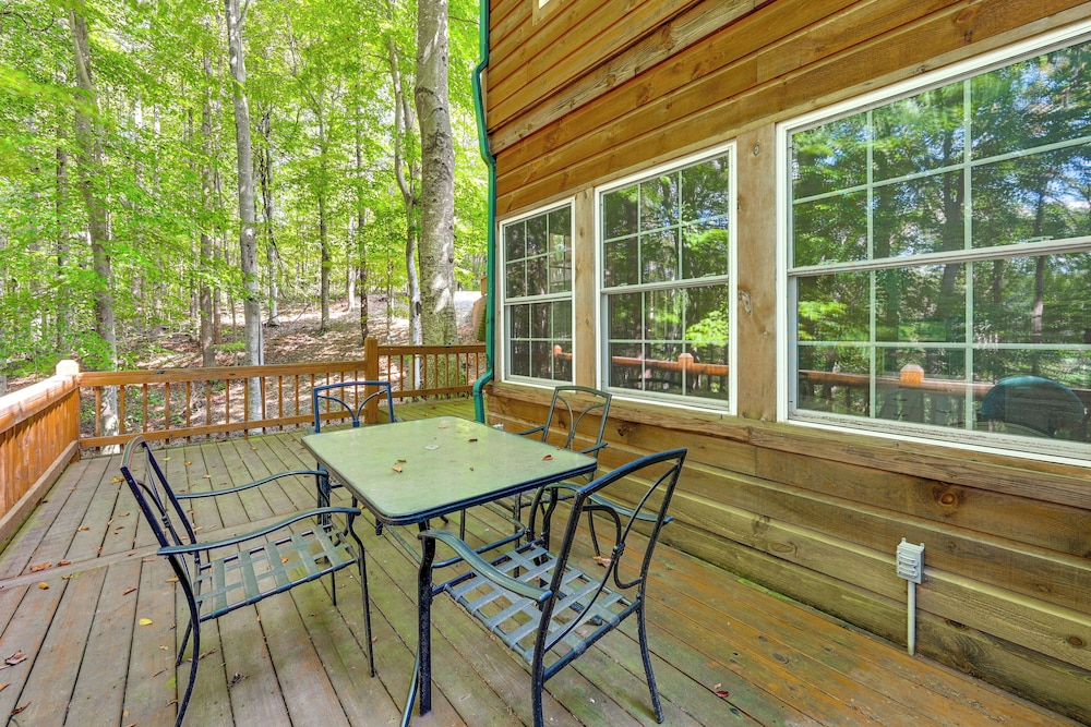 3 Mi to Dale Hollow Lake: Wooded Retreat w/ Decks!