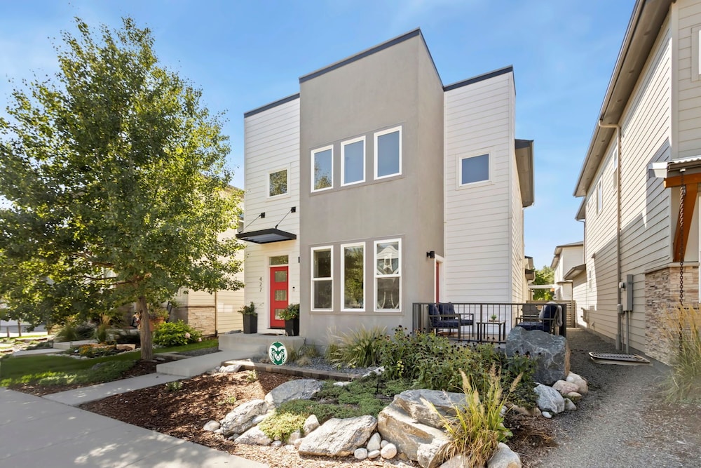 Rams Roost Rooftop Hot Tub, Patio & Family Fun