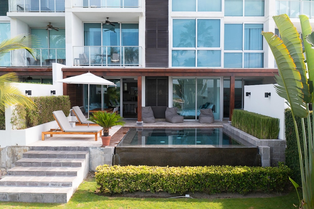 The Surf-point Condo by Acomodo Riomar