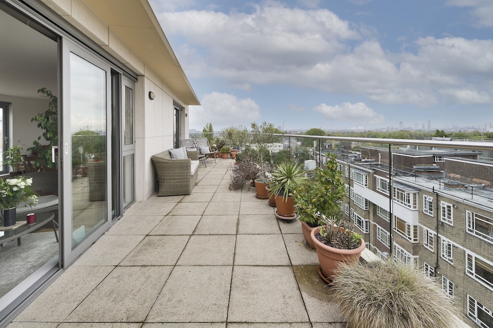 balcony