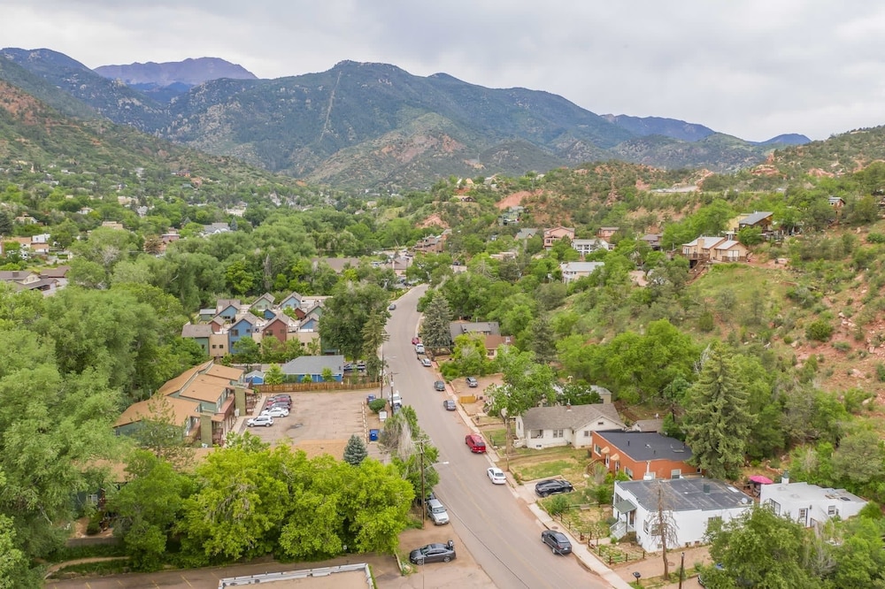 3br🌞downtown Manitou🔆patio🏔mtn Views view 4