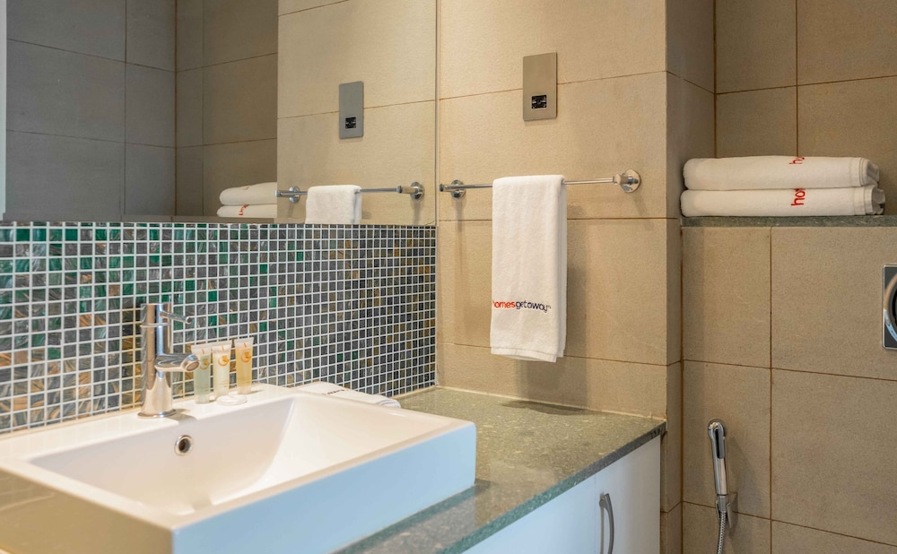 Spacious 2BR Marina Residence 4