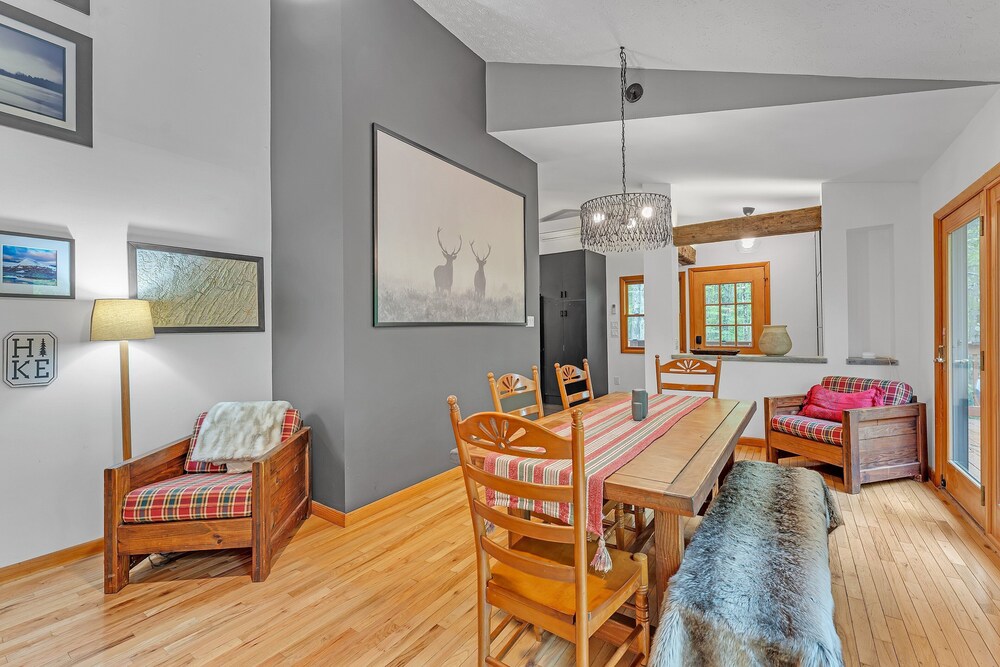 Modern Mountain Retreat Near Dolly Sods & Skiing 3 Bedroom Home