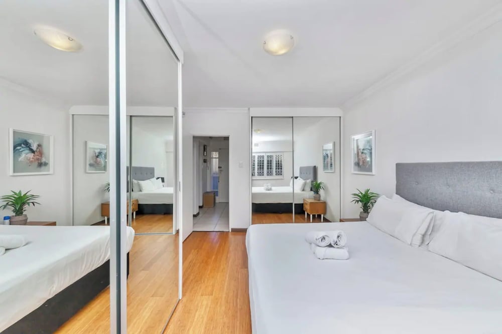 Spacious 1 BD Apartment in Claremont view 3